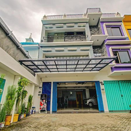 Oyo 90248 D'Em Homestay Family Kediri  Exterior foto